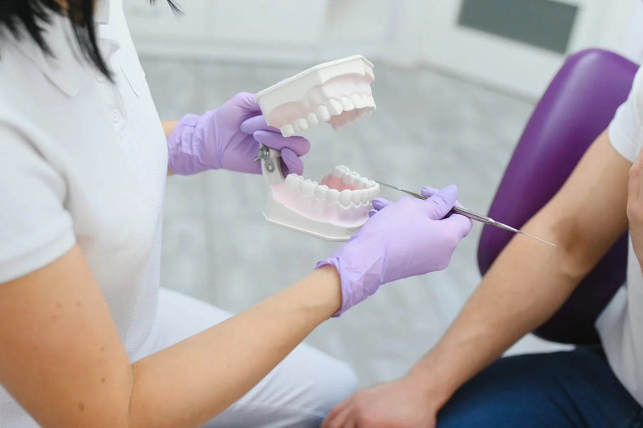 Как остановить кровь после удаления зуба