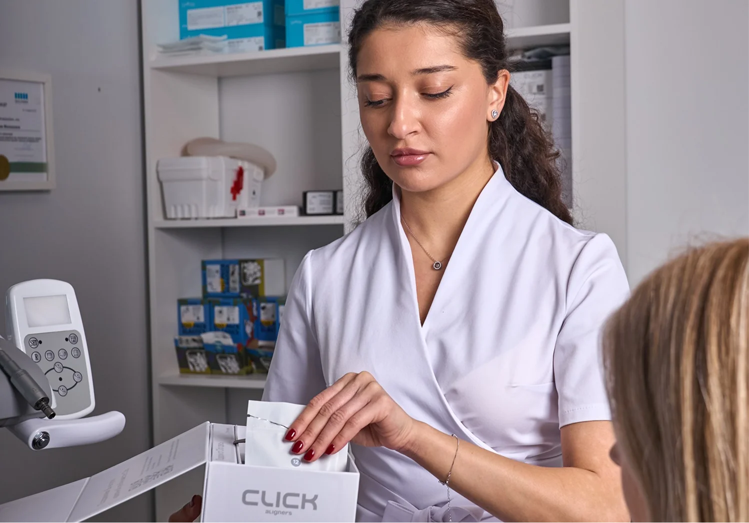 Установка элайнеров